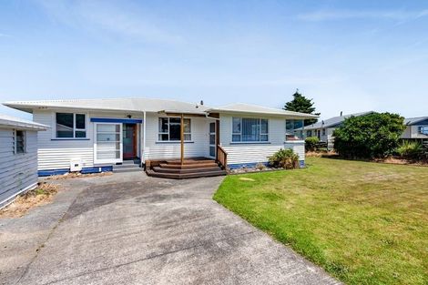 Photo of property in 32 Dieffenbach Street, Opunake, 4616