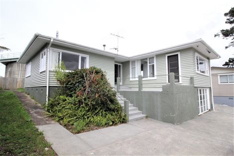 Photo of property in 519a East Coast Road, Murrays Bay, Auckland, 0630