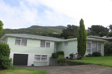 Photo of property in 67 Larsen Crescent, Tawa, Wellington, 5028