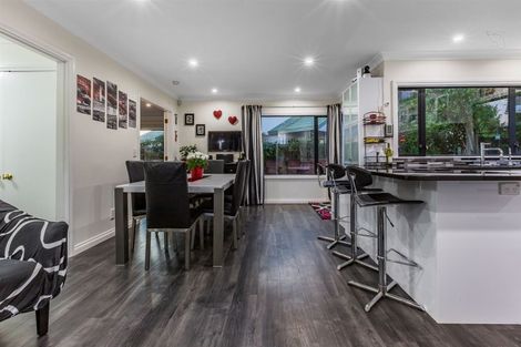 Photo of property in 2 Seascape View, Paremata, Porirua, 5024