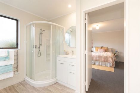 Photo of property in 19 Miro Road, Raumati South, Paraparaumu, 5032