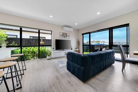 Photo of property in 6 Kakabeak Way, Takanini, 2110