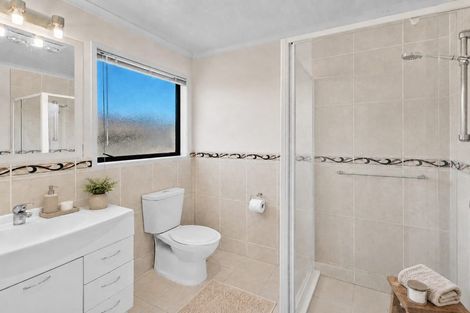 Photo of property in 100 George Deane Place, Greenhithe, Auckland, 0632