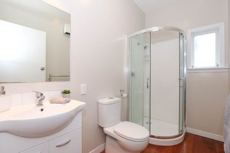 Photo of property in 70 Kelburn Parade, Kelburn, Wellington, 6012