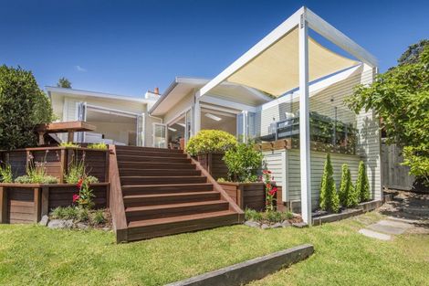 Photo of property in 120 Aberdeen Road, Campbells Bay, Auckland, 0620