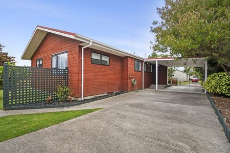 Photo of property in 3 Gladys Place, Kelvin Grove, Palmerston North, 4414