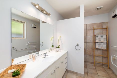 Photo of property in 8 Piper Lane, Beckenham, Christchurch, 8023