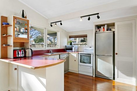 Photo of property in 25 Kereru Street, Two Mile Bay, Taupo, 3330