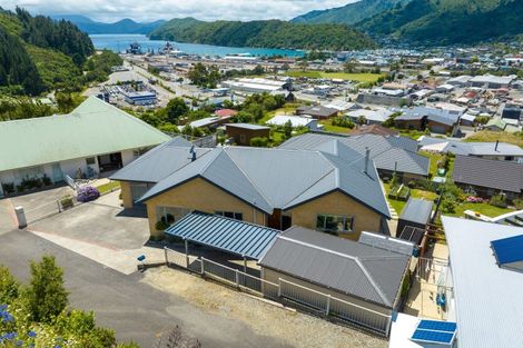 Photo of property in 10 Harbour View Heights, Picton, 7220