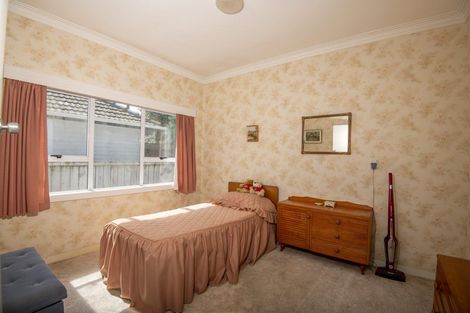 Photo of property in 16 Cambridge Street, Tawa, Wellington, 5028