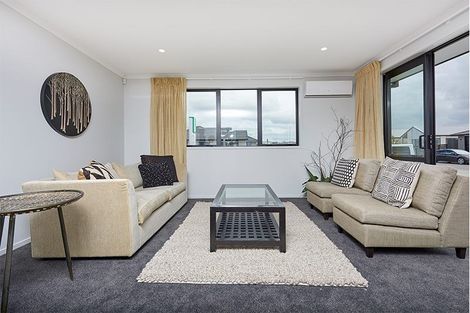 Photo of property in 5 Yorkshire Close, Whitby, Porirua, 5024