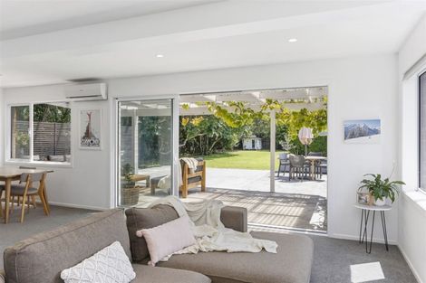 Photo of property in 53 Beach Road, Te Atatu Peninsula, Auckland, 0610