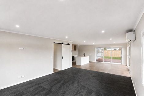 Photo of property in 19 Hawera Avenue, Levin, 5510