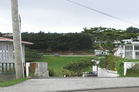 Photo of property in 28a Robert Street, Newlands, Wellington, 6037