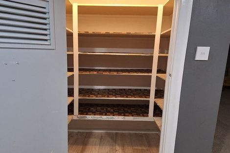 Photo of property in 18 Lyndfield Lane, Newlands, Wellington, 6037