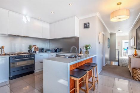 Photo of property in 2/52 Aberdeen Road, Campbells Bay, Auckland, 0620