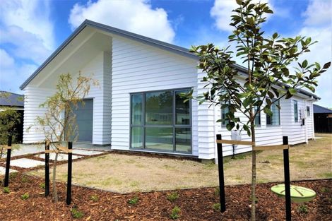 Photo of property in 22 Tarras Road, Kumeu, 0810