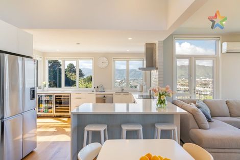 Photo of property in 24 Magnolia Grove, Maungaraki, Lower Hutt, 5010