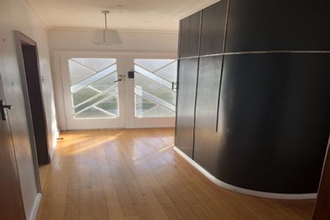 Photo of property in 18 Collins Avenue, Tawa, Wellington, 5028