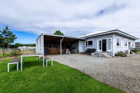 Photo of property in 15 Timaru Road, Waimate, 7924