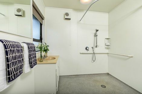 Photo of property in 2/150 Arran Road, Browns Bay, Auckland, 0630