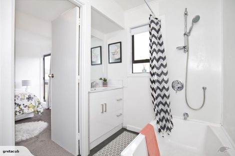 Photo of property in 2 Chalfont Street, Mangere East, Auckland, 2024