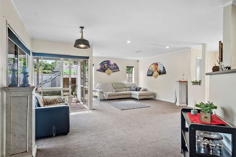 Photo of property in 8 Saint Leger Crescent, Huntington Park, Auckland, 2013
