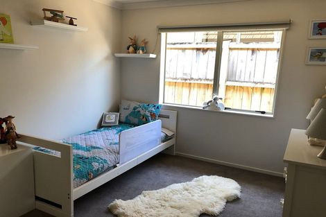 Photo of property in 5 Catlins Place, Fairview Heights, Auckland, 0632