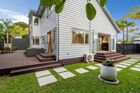 Photo of property in 2/7 Phillip Parade, Forrest Hill, Auckland, 0620