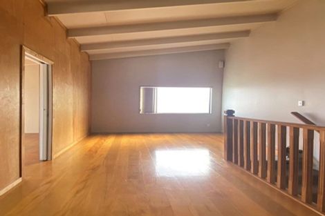 Photo of property in 97 Totaravale Drive, Totara Vale, Auckland, 0629