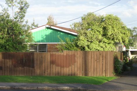 Photo of property in 1/17 Roberts Road, Te Atatu South, Auckland, 0610