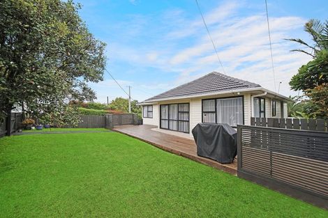 Photo of property in 6 Cobham Crescent, Kelston, Auckland, 0602