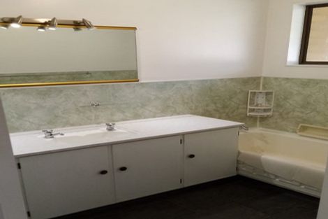 Photo of property in 13 Warkworth Grove, Bell Block, New Plymouth, 4312