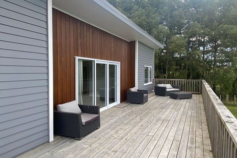 Photo of property in 35 Oram Drive, Turitea, Palmerston North, 4472