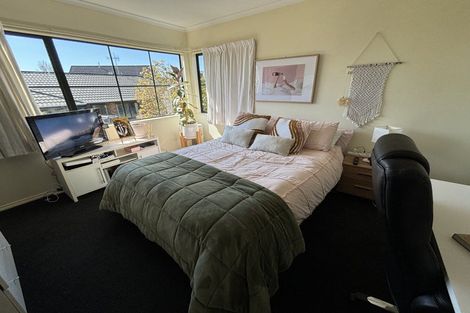 Photo of property in 16 Ruapehu Drive, Fitzherbert, Palmerston North, 4410