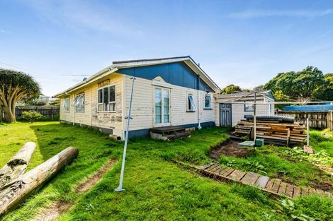 Photo of property in 93 Omata Road, Marfell, New Plymouth, 4310