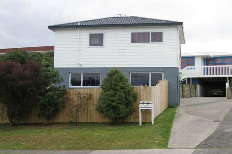 Photo of property in 1/21 Roberts Road, Glenfield, Auckland, 0629