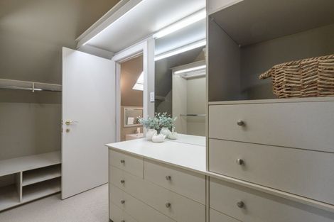 Photo of property in 247 Devonport Road, Tauranga, 3110