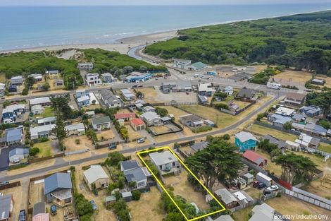 Photo of property in 13 Rangitane Street, Himatangi Beach, Foxton, 4891