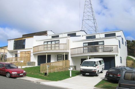 Photo of property in 3 Colchester Crescent, Newlands, Wellington, 6037