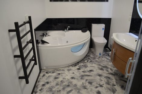 Photo of property in 112 Kawiu Road, Levin, 5510