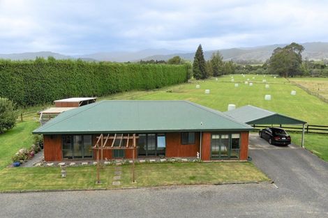 Photo of property in 495 Arapaepae Road, Ohau, Levin, 5570