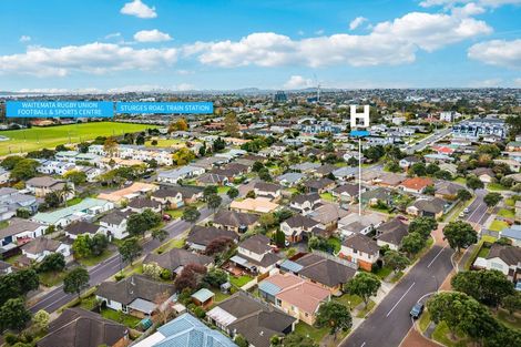 Photo of property in 4 Applebox Lane, Henderson, Auckland, 0612