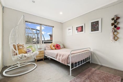 Photo of property in 22 Carisbrook Crescent, Papakura, 2110