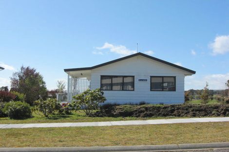 Photo of property in 22 Rowena Crescent, Motuoapa, 3382