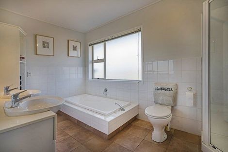 Photo of property in 233 Point View Drive, Dannemora, Auckland, 2016
