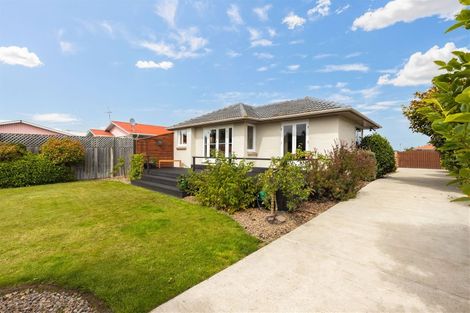 Photo of property in 262 Main North Road, Redwood, Christchurch, 8051