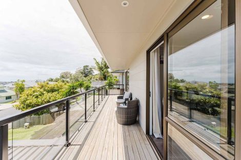 Photo of property in 7 John Dee Crescent, Red Beach, 0932