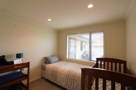 Photo of property in 32 Nanleen Rise, Manurewa, Auckland, 2105