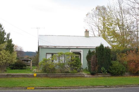 Photo of property in 1 Queen Street, Milton, 9220